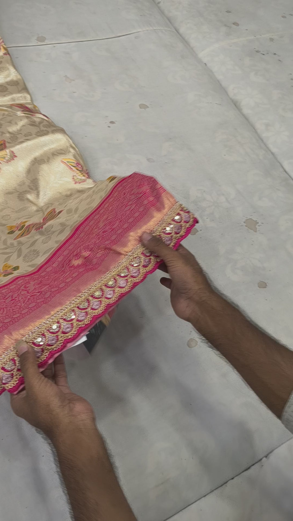 Off White And Pink Banarasi Silk Saree For women With Unstitched Blouse