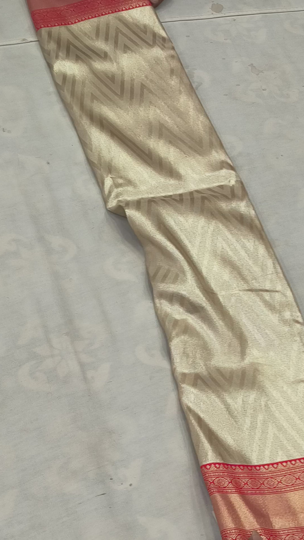 Cream And Red Banarasi Silk Saree For women With Unstitched Blouse